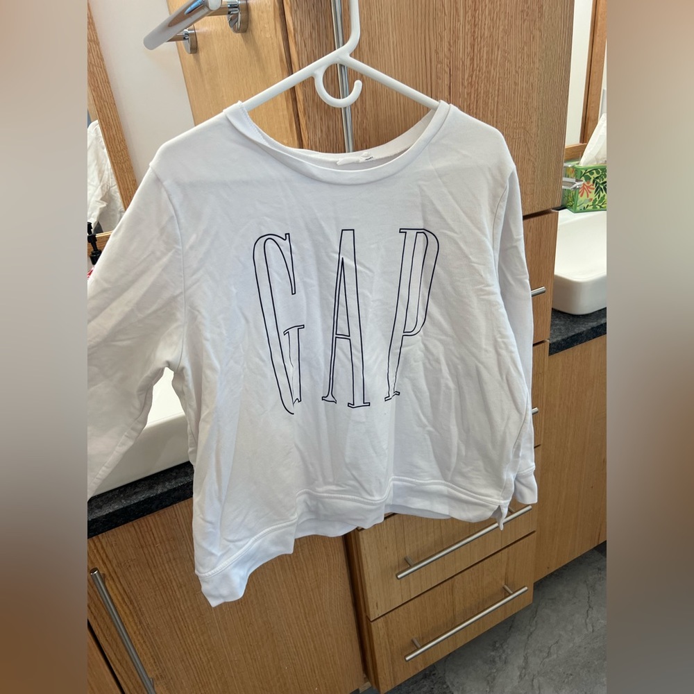 White crewneck with navy blue gap Logo. Size XL